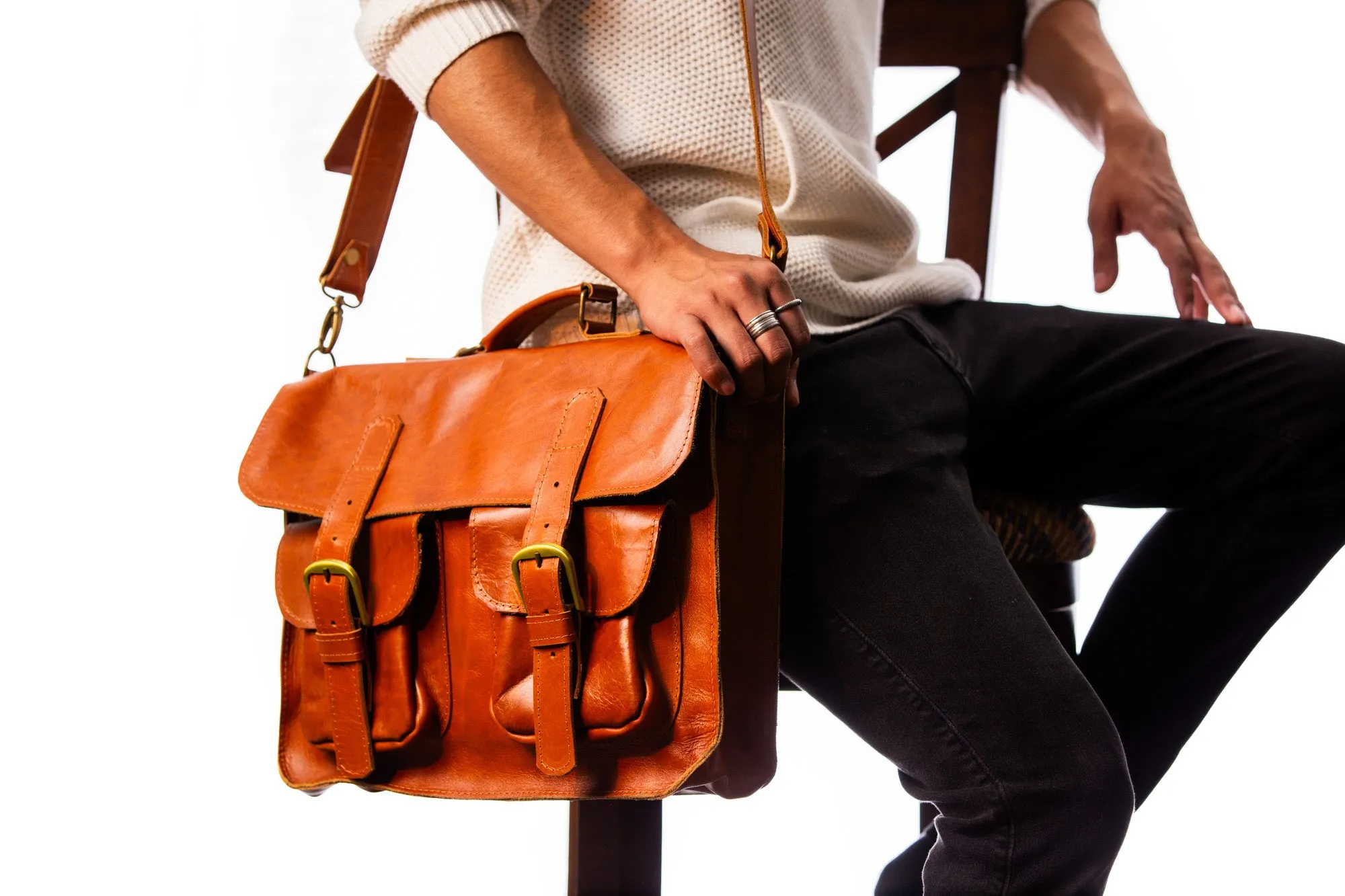 Aguilucho Rojizo Satchel