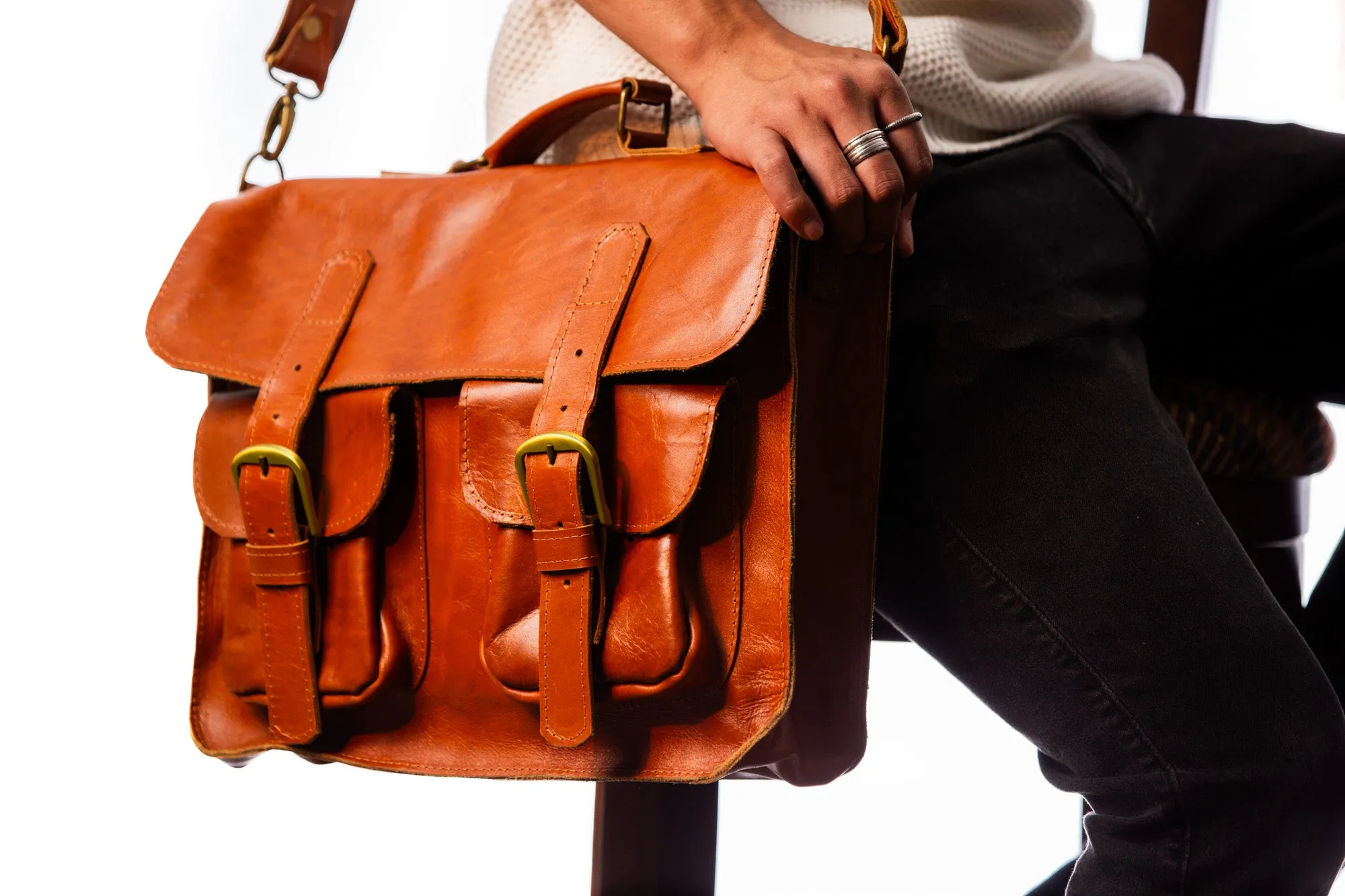 Aguilucho Rojizo Satchel