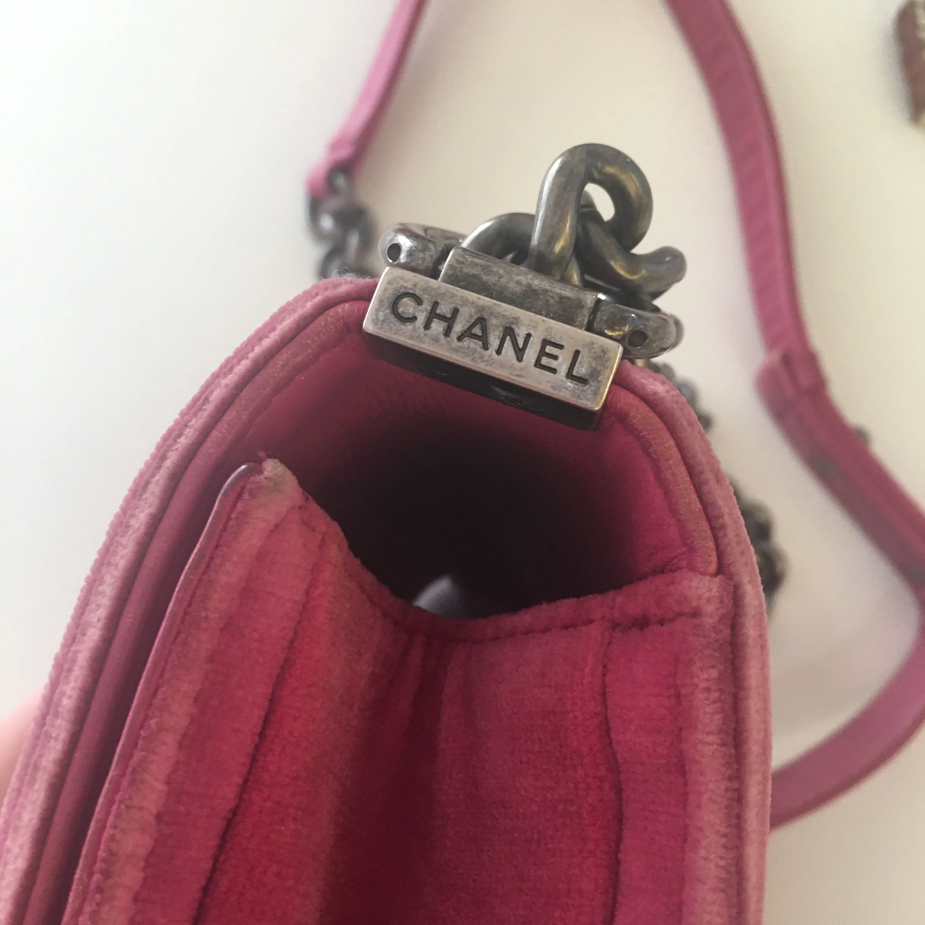 CHANEL Boy Shoulder Bag in Pink Velvet