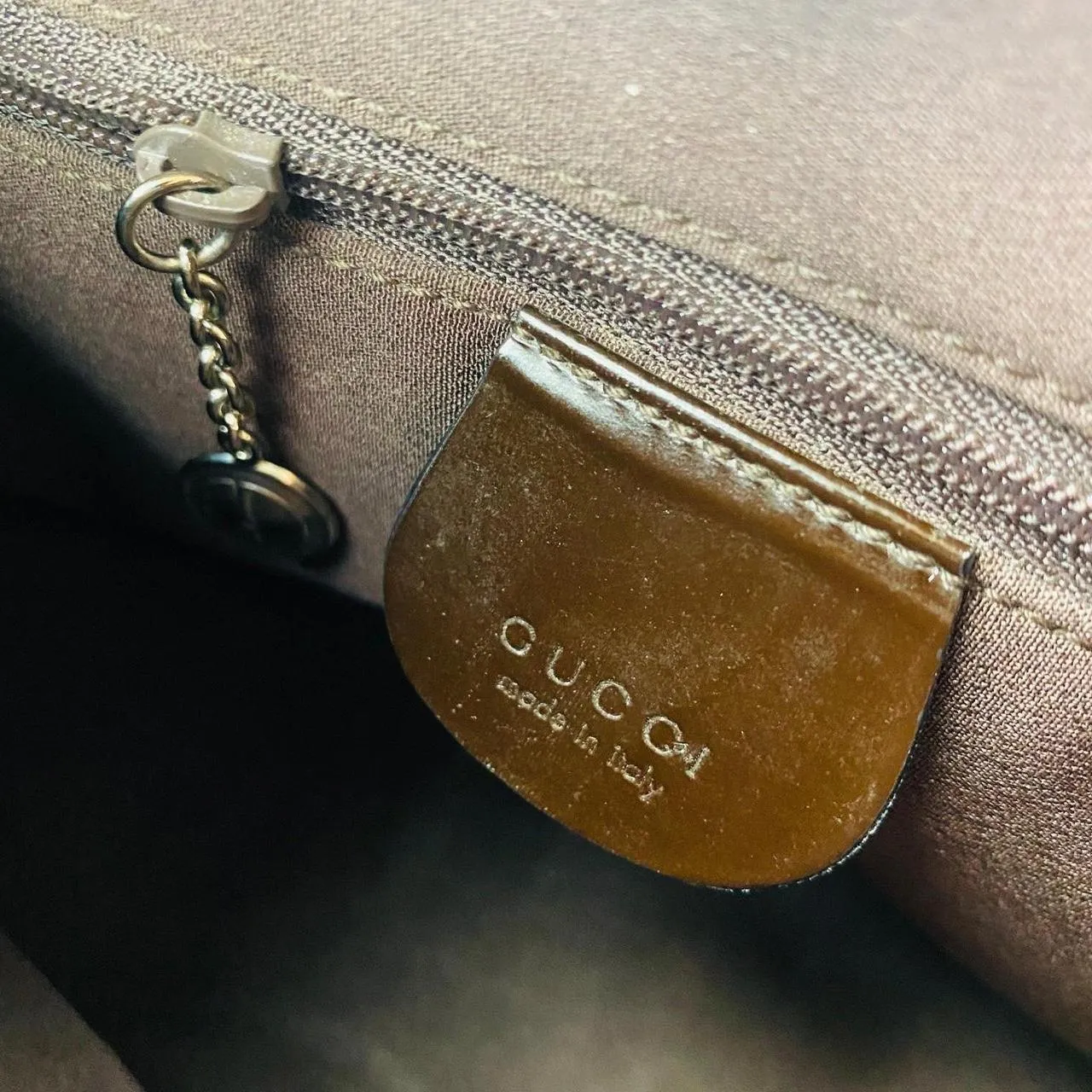 GUCCI BY TOM FORD 1997 RUNWAY VELVET SHOULDER BAG