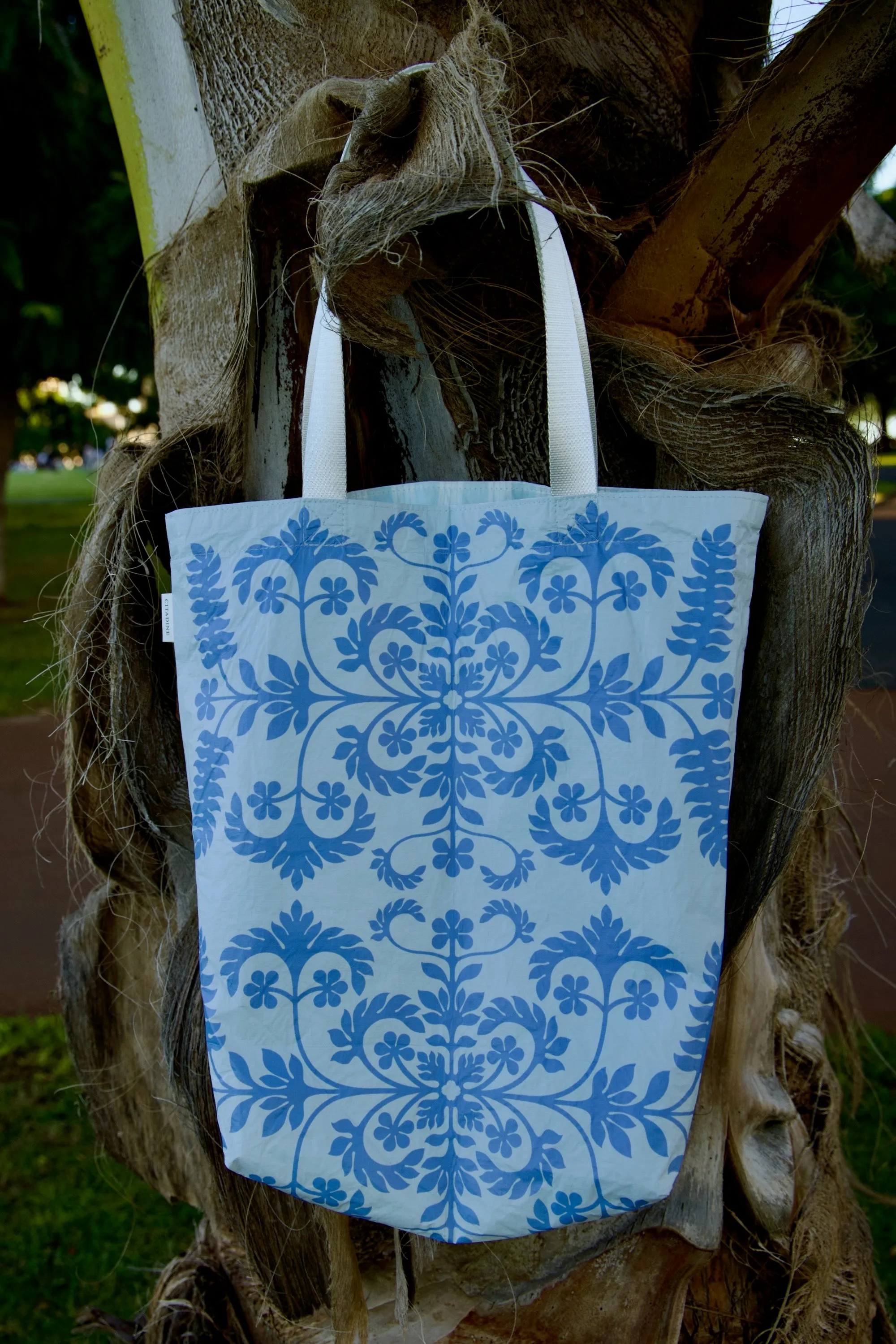 Hawaii Tote Hawaiian Quilt Blue On Blue & Palaka Pale Blue (Reversible)